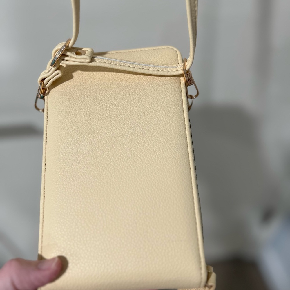 NWOT Elegant light yellow Crossbody Bag with Gold Accent - Picture 4 of 14